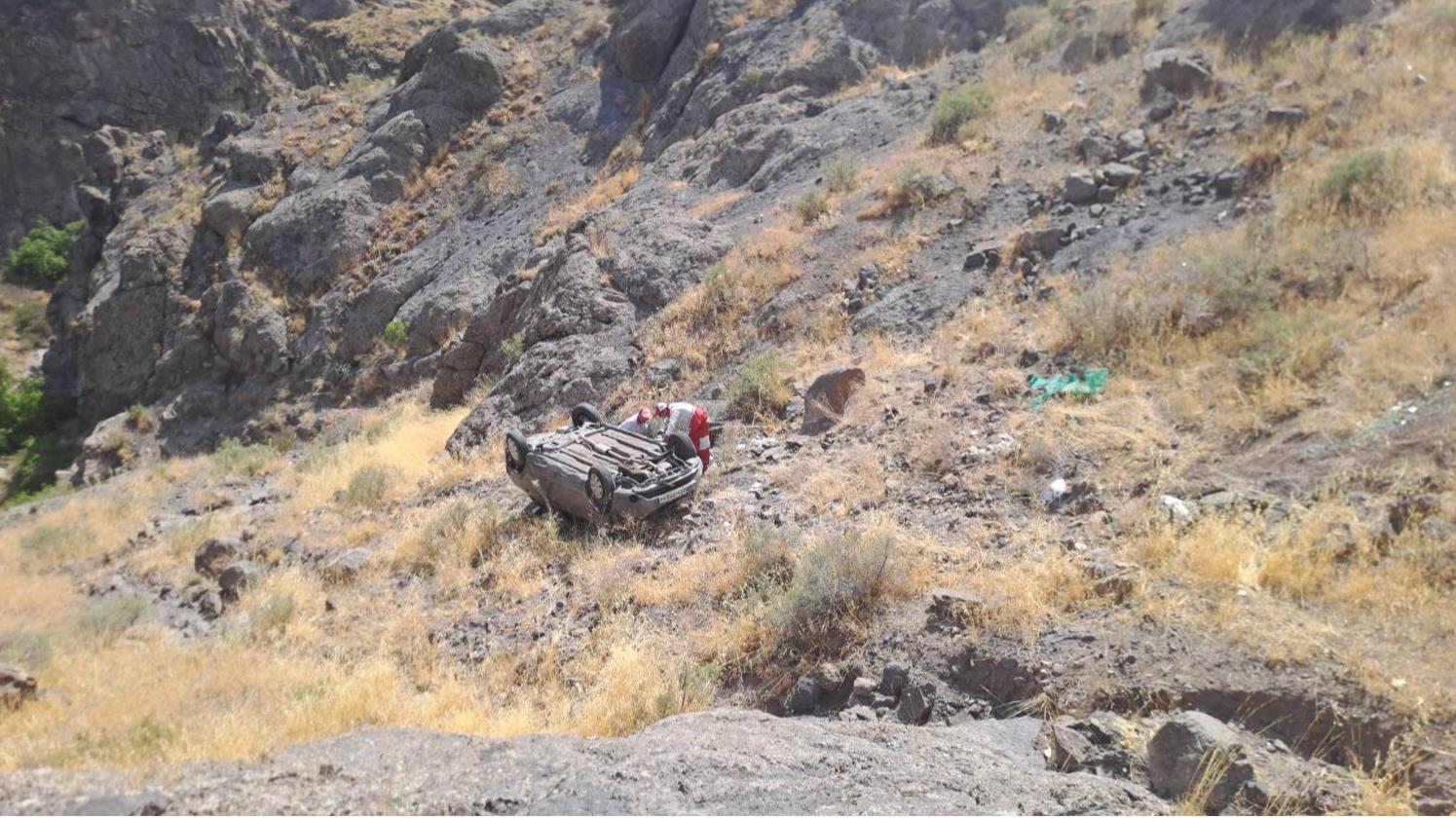 سقوط به دره خودرو در جاده کوثر _خلخال ۴ مصدوم برجای گذاشت