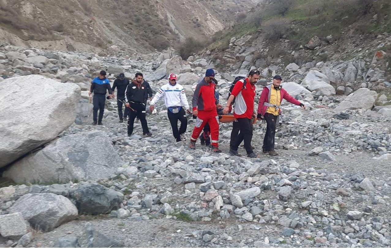 انتقال پیکر کوهنورد جان‌باخته در ارتفاعات روستای آلوچ